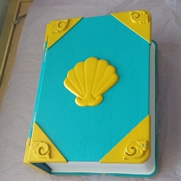 Disney Parks Ariel storybook playset in a book comes with Sebastian - Picture 1 of 16